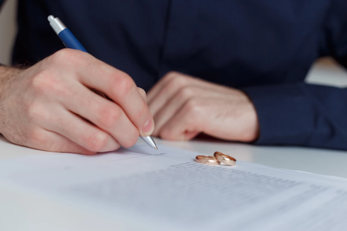 Abandon de domicile conjugal et adultère : les conséquences juridiques dévoilées